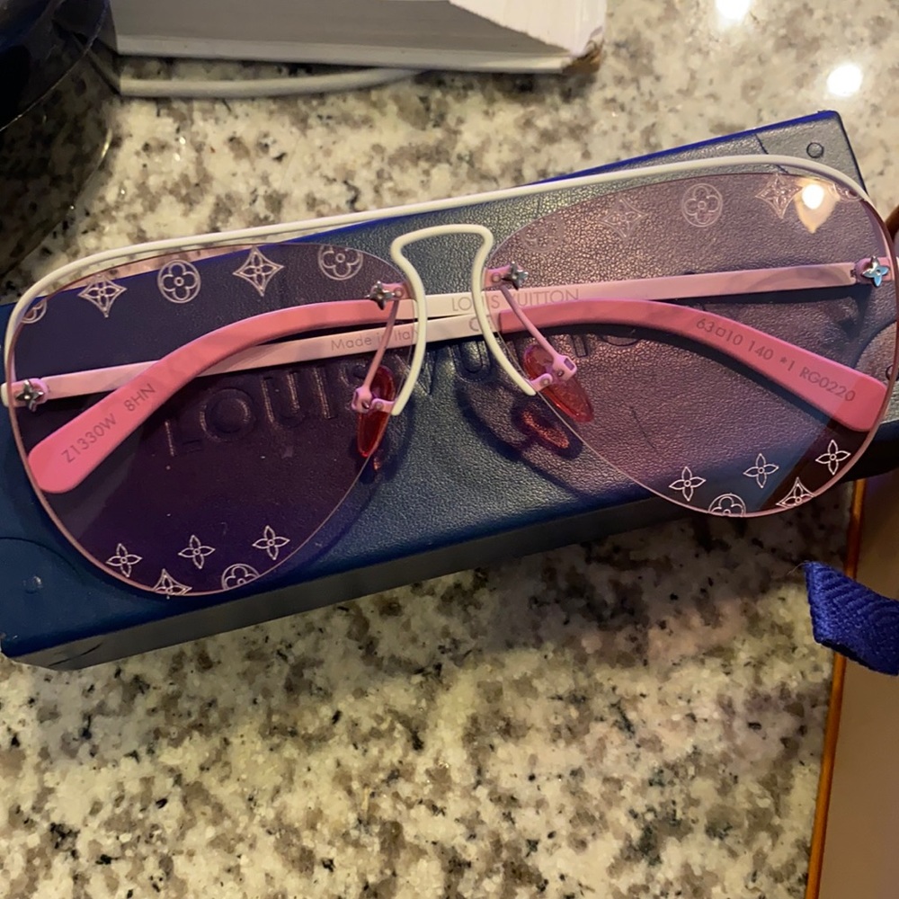 Unique pink lens LOUIS VUITTON sunglasses